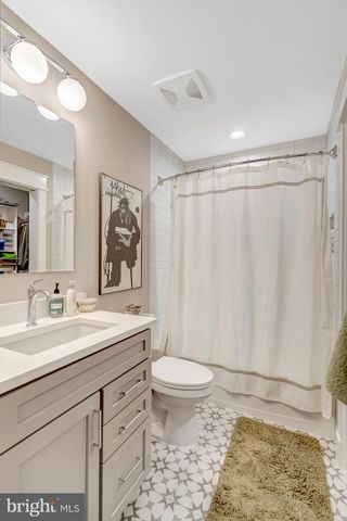 105 COURTHOUSE RD SW, Vienna, VA 22180