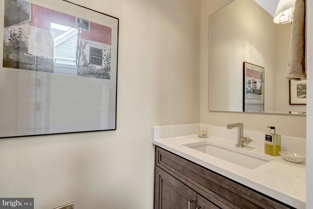 105 COURTHOUSE RD SW, Vienna, VA 22180