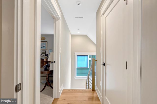 105 COURTHOUSE RD SW, Vienna, VA 22180