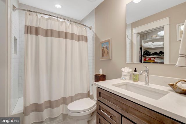 105 COURTHOUSE RD SW, Vienna, VA 22180