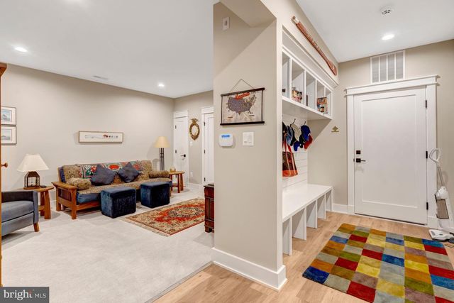 105 COURTHOUSE RD SW, Vienna, VA 22180