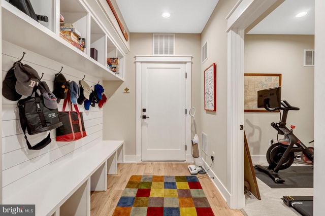 105 COURTHOUSE RD SW, Vienna, VA 22180