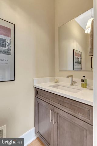 105 COURTHOUSE RD SW, Vienna, VA 22180