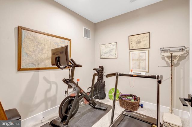 105 COURTHOUSE RD SW, Vienna, VA 22180