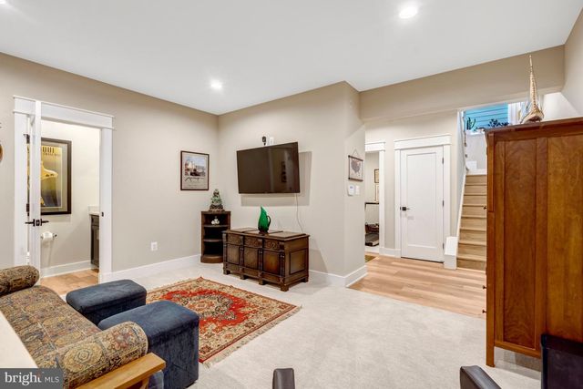 105 COURTHOUSE RD SW, Vienna, VA 22180