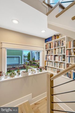 105 COURTHOUSE RD SW, Vienna, VA 22180