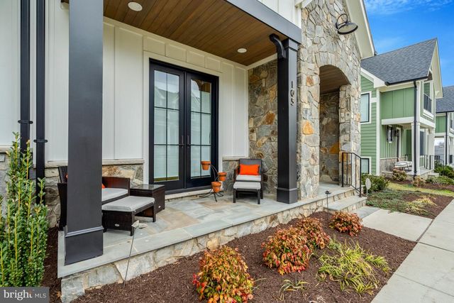 105 COURTHOUSE RD SW, Vienna, VA 22180