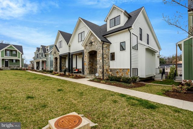 105 COURTHOUSE RD SW, Vienna, VA 22180