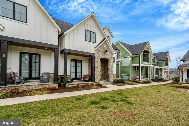 105 COURTHOUSE RD SW, Vienna, VA 22180