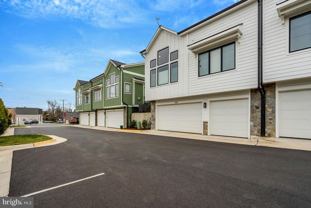 105 COURTHOUSE RD SW, Vienna, VA 22180