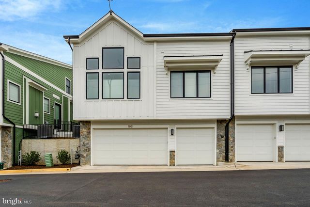 105 COURTHOUSE RD SW, Vienna, VA 22180