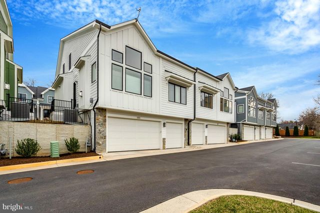 105 COURTHOUSE RD SW, Vienna, VA 22180