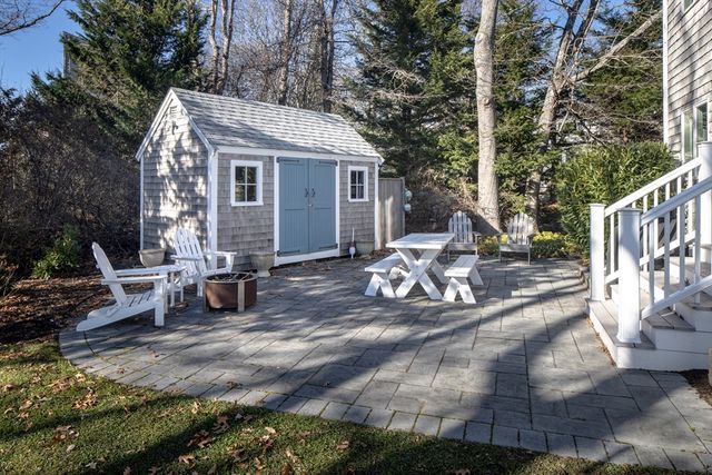 26 Mattakiset Rd, Mattapoisett, MA 02739
