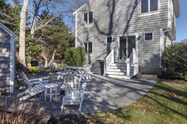 26 Mattakiset Rd, Mattapoisett, MA 02739