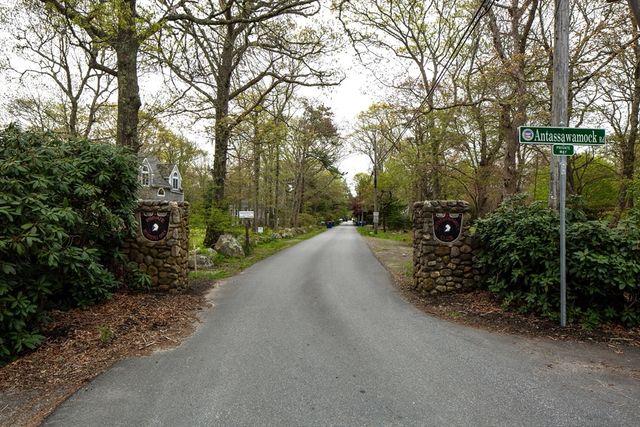 26 Mattakiset Rd, Mattapoisett, MA 02739