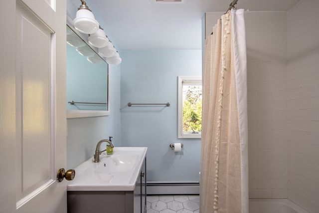 26 Mattakiset Rd, Mattapoisett, MA 02739