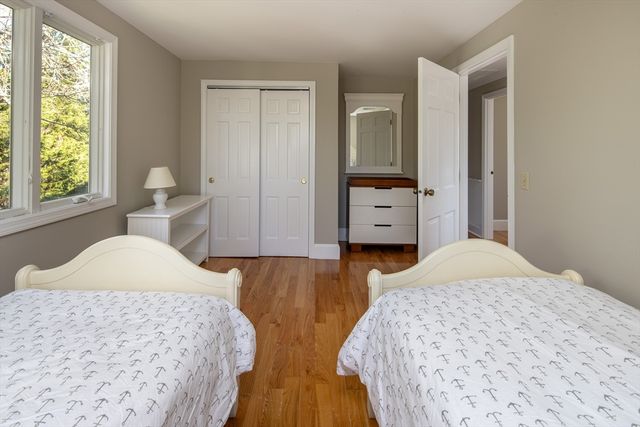 26 Mattakiset Rd, Mattapoisett, MA 02739