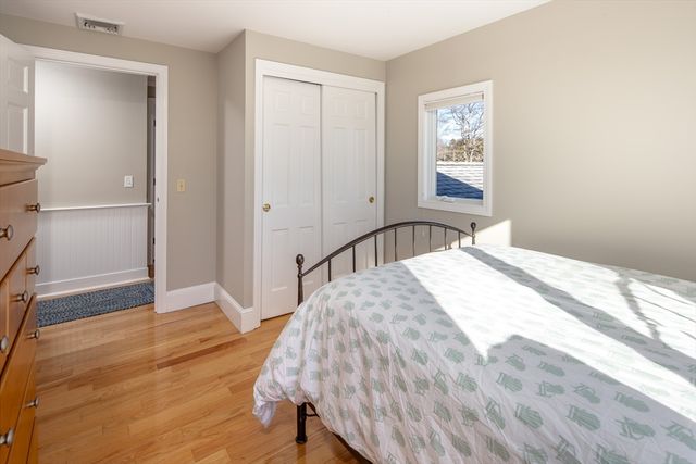 26 Mattakiset Rd, Mattapoisett, MA 02739