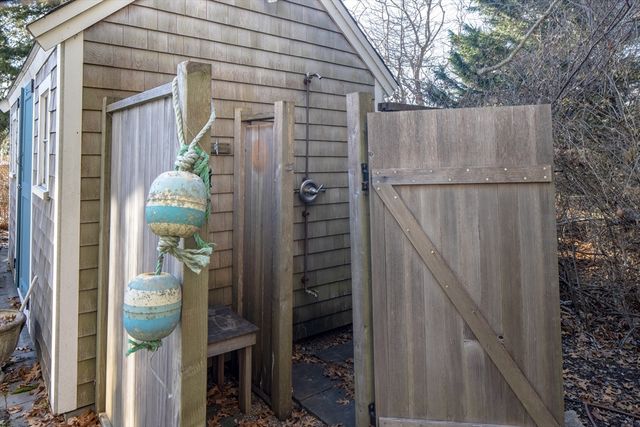 26 Mattakiset Rd, Mattapoisett, MA 02739