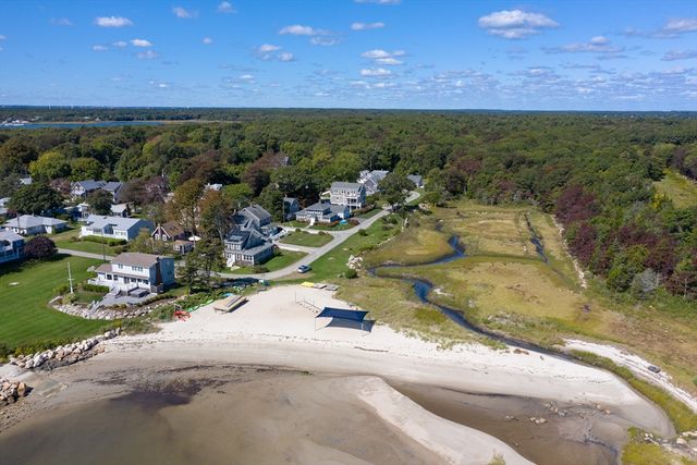 26 Mattakiset Rd, Mattapoisett, MA 02739