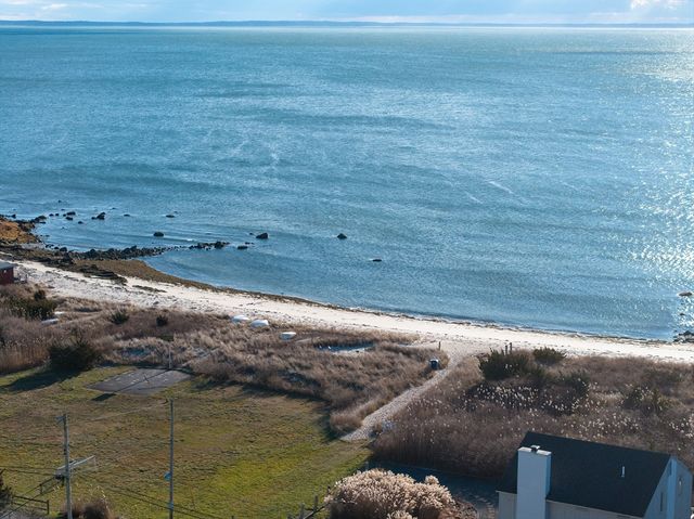 26 Mattakiset Rd, Mattapoisett, MA 02739