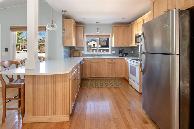 26 Mattakiset Rd, Mattapoisett, MA 02739