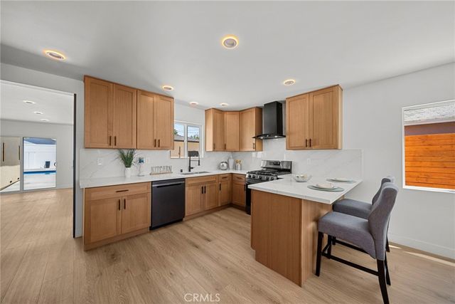 7660 Radford Avenue, North Hollywood, CA 91605