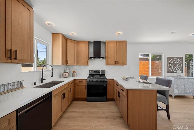 7660 Radford Avenue, North Hollywood, CA 91605