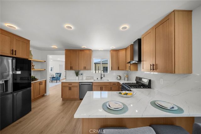 7660 Radford Avenue, North Hollywood, CA 91605