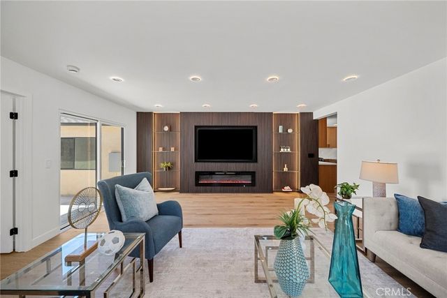 7660 Radford Avenue, North Hollywood, CA 91605