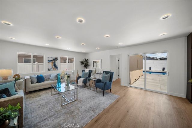 7660 Radford Avenue, North Hollywood, CA 91605
