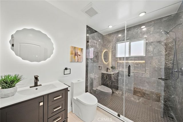 7660 Radford Avenue, North Hollywood, CA 91605