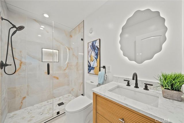 7660 Radford Avenue, North Hollywood, CA 91605