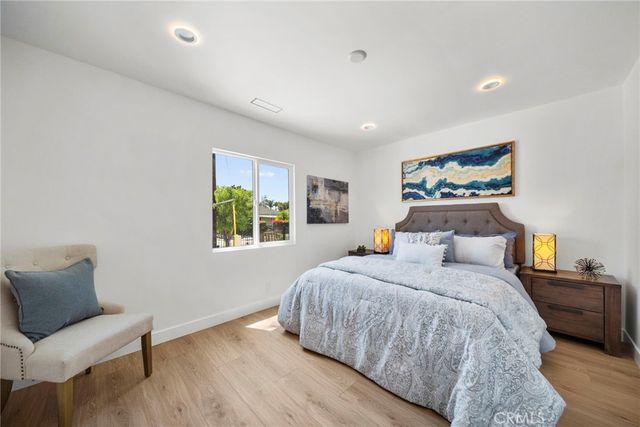 7660 Radford Avenue, North Hollywood, CA 91605