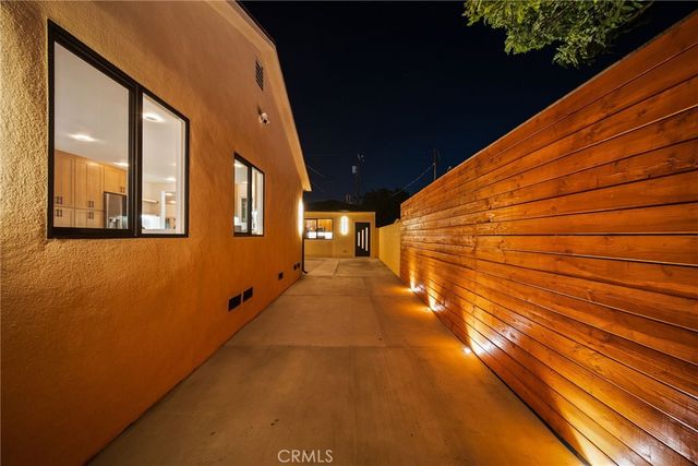7660 Radford Avenue, North Hollywood, CA 91605