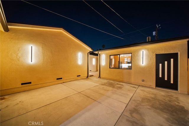 7660 Radford Avenue, North Hollywood, CA 91605