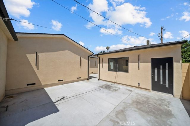 7660 Radford Avenue, North Hollywood, CA 91605