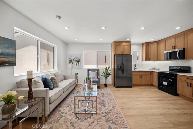 7660 Radford Avenue, North Hollywood, CA 91605