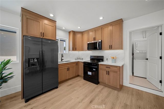 7660 Radford Avenue, North Hollywood, CA 91605