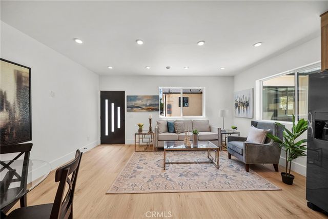 7660 Radford Avenue, North Hollywood, CA 91605