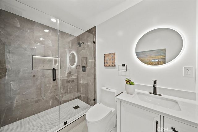 7660 Radford Avenue, North Hollywood, CA 91605