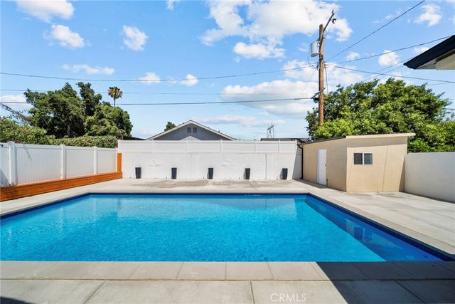 7660 Radford Avenue, North Hollywood, CA 91605