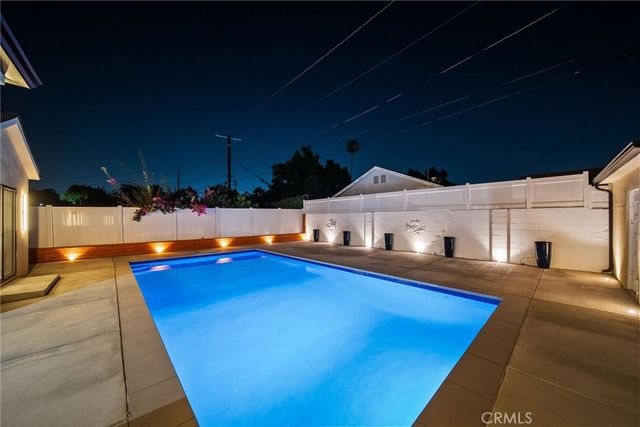 7660 Radford Avenue, North Hollywood, CA 91605