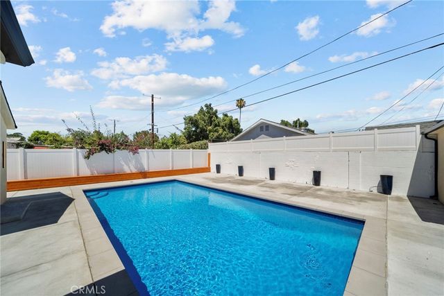 7660 Radford Avenue, North Hollywood, CA 91605