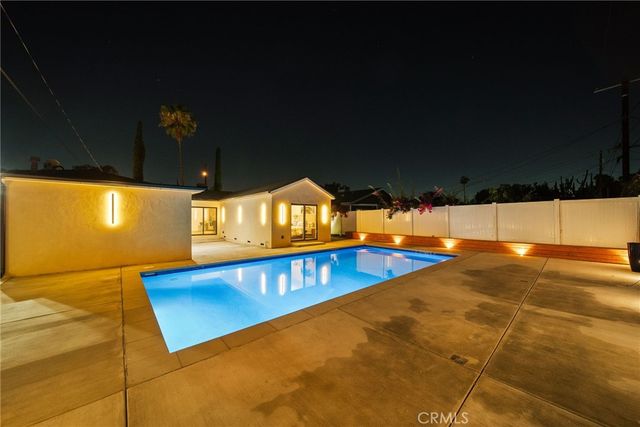 7660 Radford Avenue, North Hollywood, CA 91605