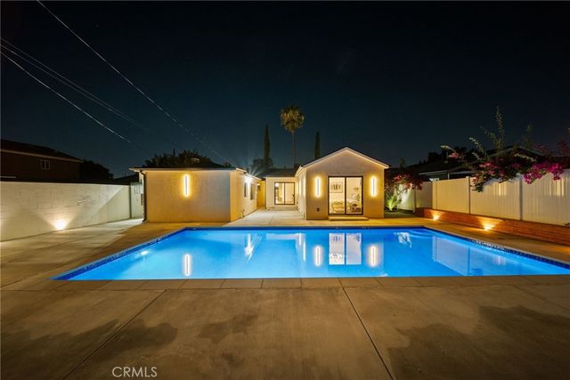 7660 Radford Avenue, North Hollywood, CA 91605