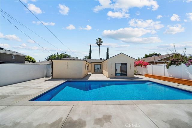 7660 Radford Avenue, North Hollywood, CA 91605
