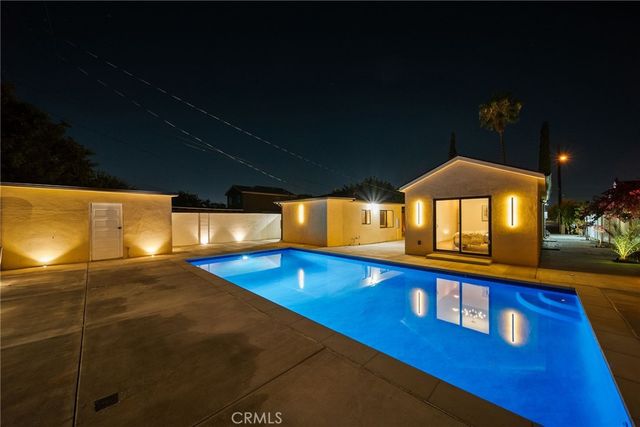 7660 Radford Avenue, North Hollywood, CA 91605