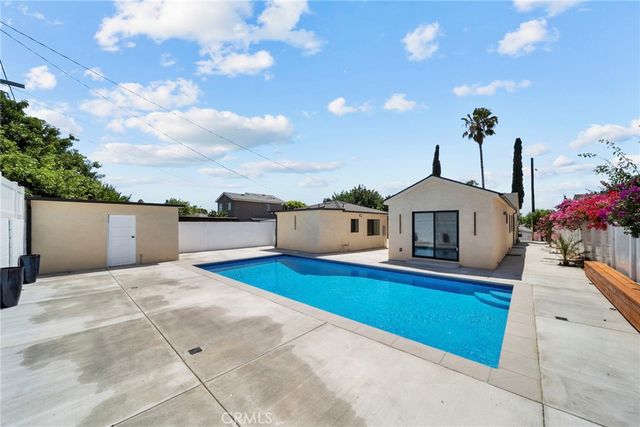 7660 Radford Avenue, North Hollywood, CA 91605