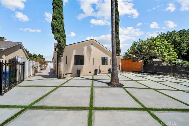 7660 Radford Avenue, North Hollywood, CA 91605